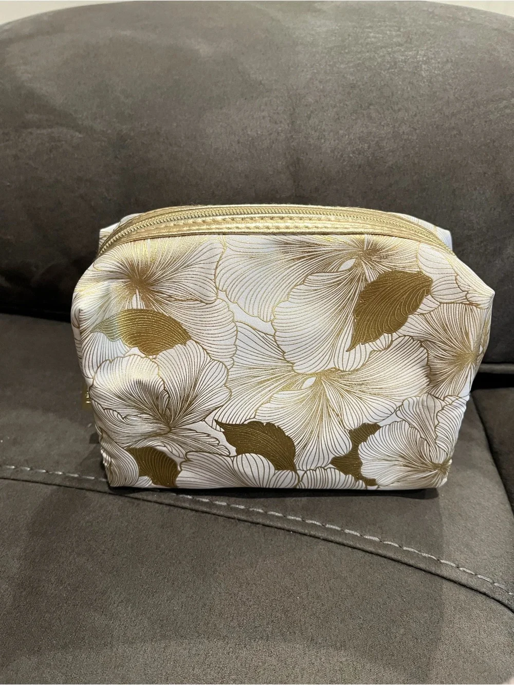New Estée Lauder Gold Floral Cosmetic Pouch